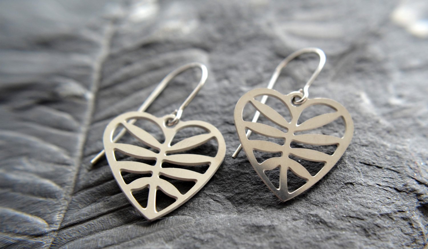 💛 Boucles d'Oreilles Cœur Ajouré en Acier Inoxydable