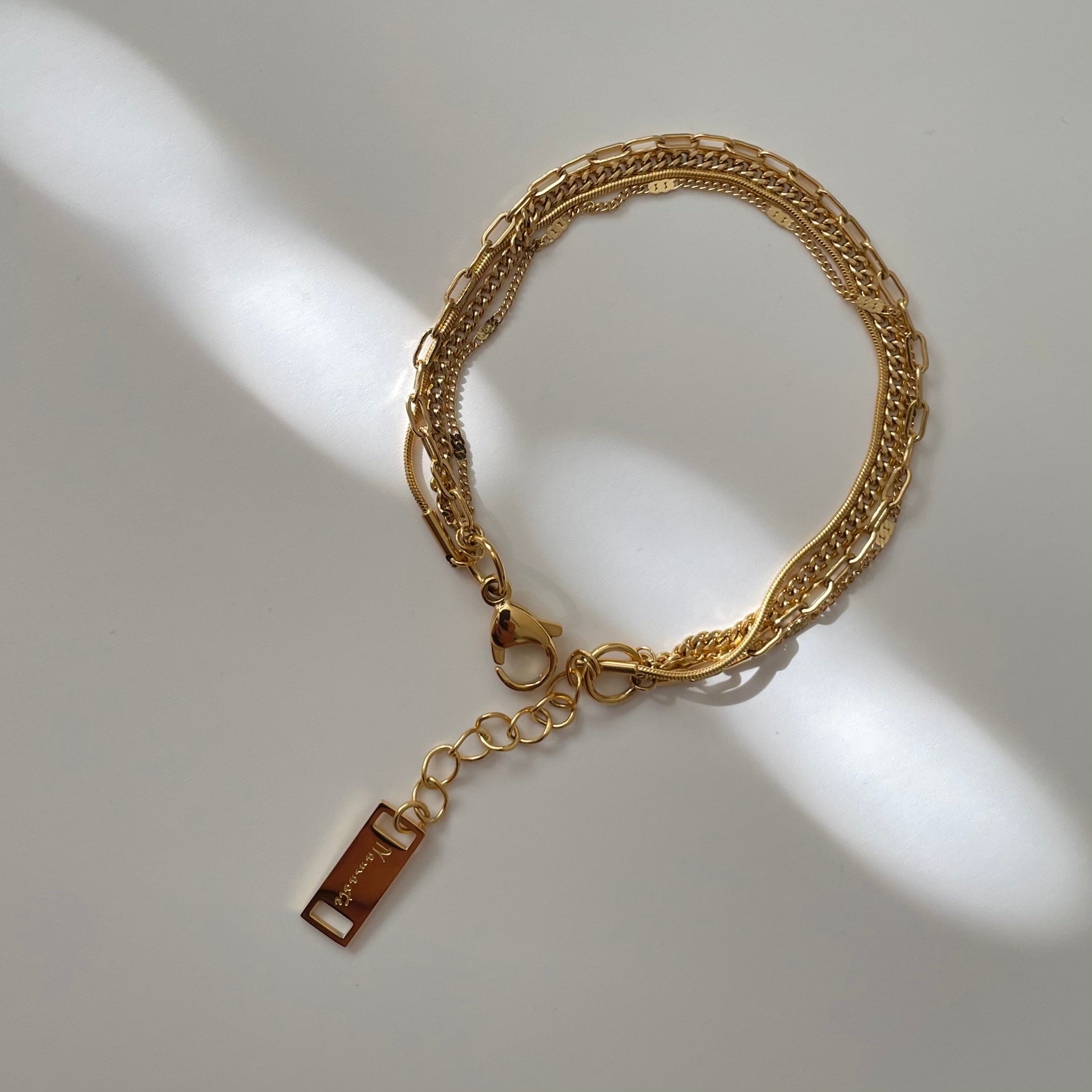 💫 Bracelet Neptune Doré 4 Rangs — Acier Plaqué Or 18K, Fait au Canada