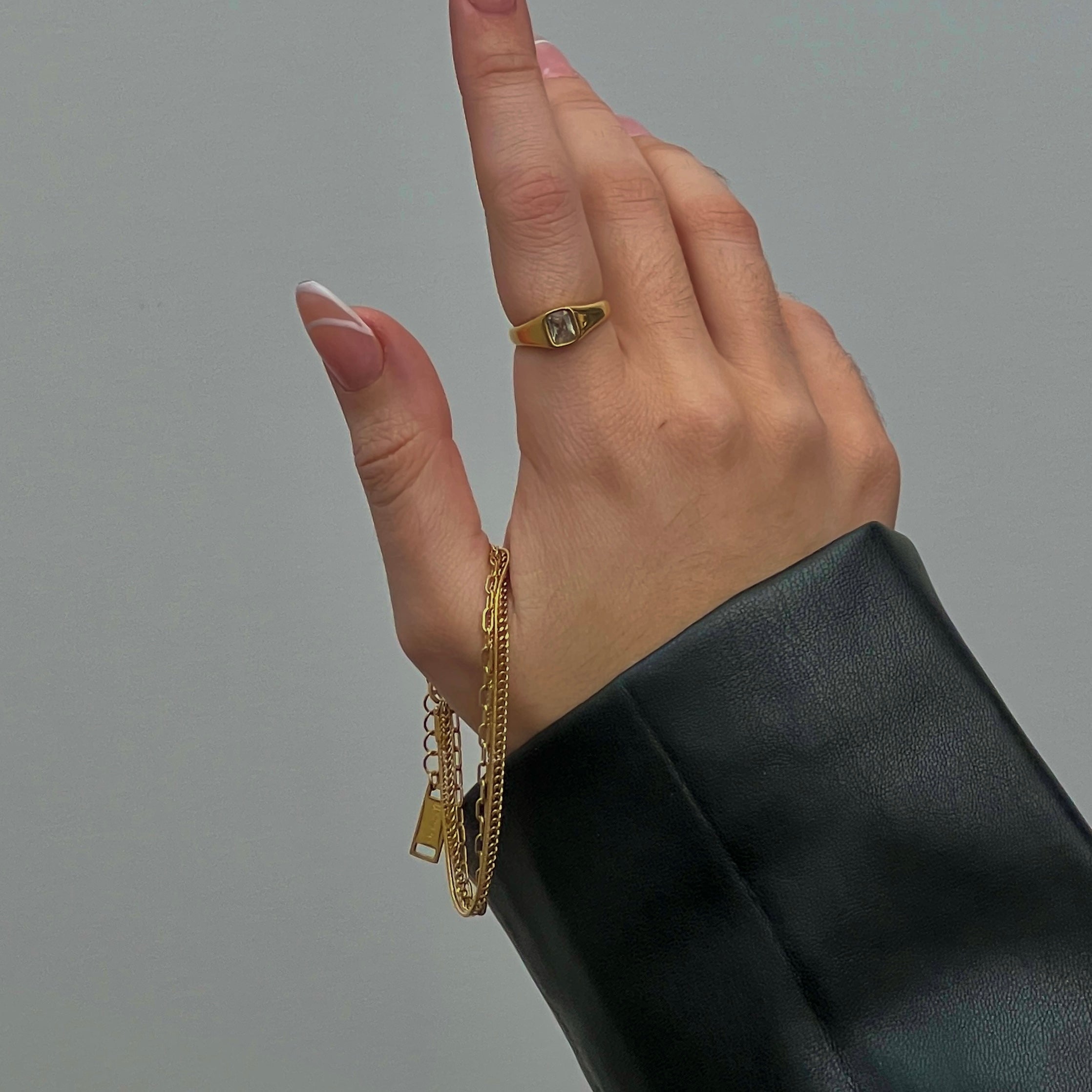 💫 Bracelet Neptune Doré 4 Rangs — Acier Plaqué Or 18K, Fait au Canada